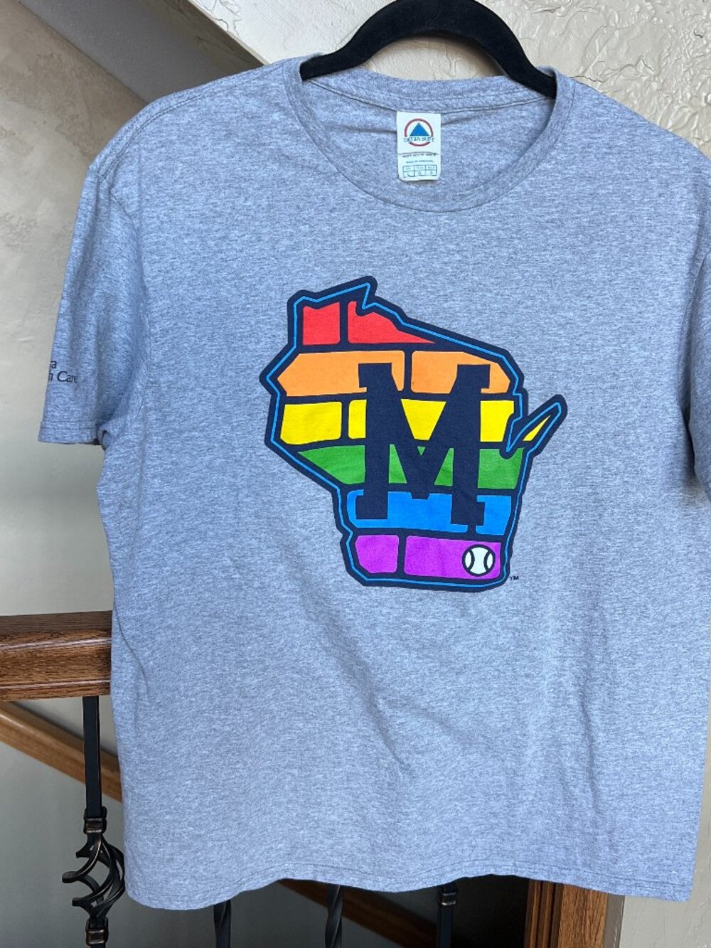 milwaukee wisconsin gray rainbow tshirt Delta Soft size Large